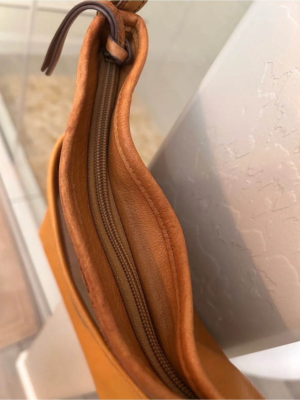 Leather Crossbody Bag in Warm Tan – Classic Everyday Style